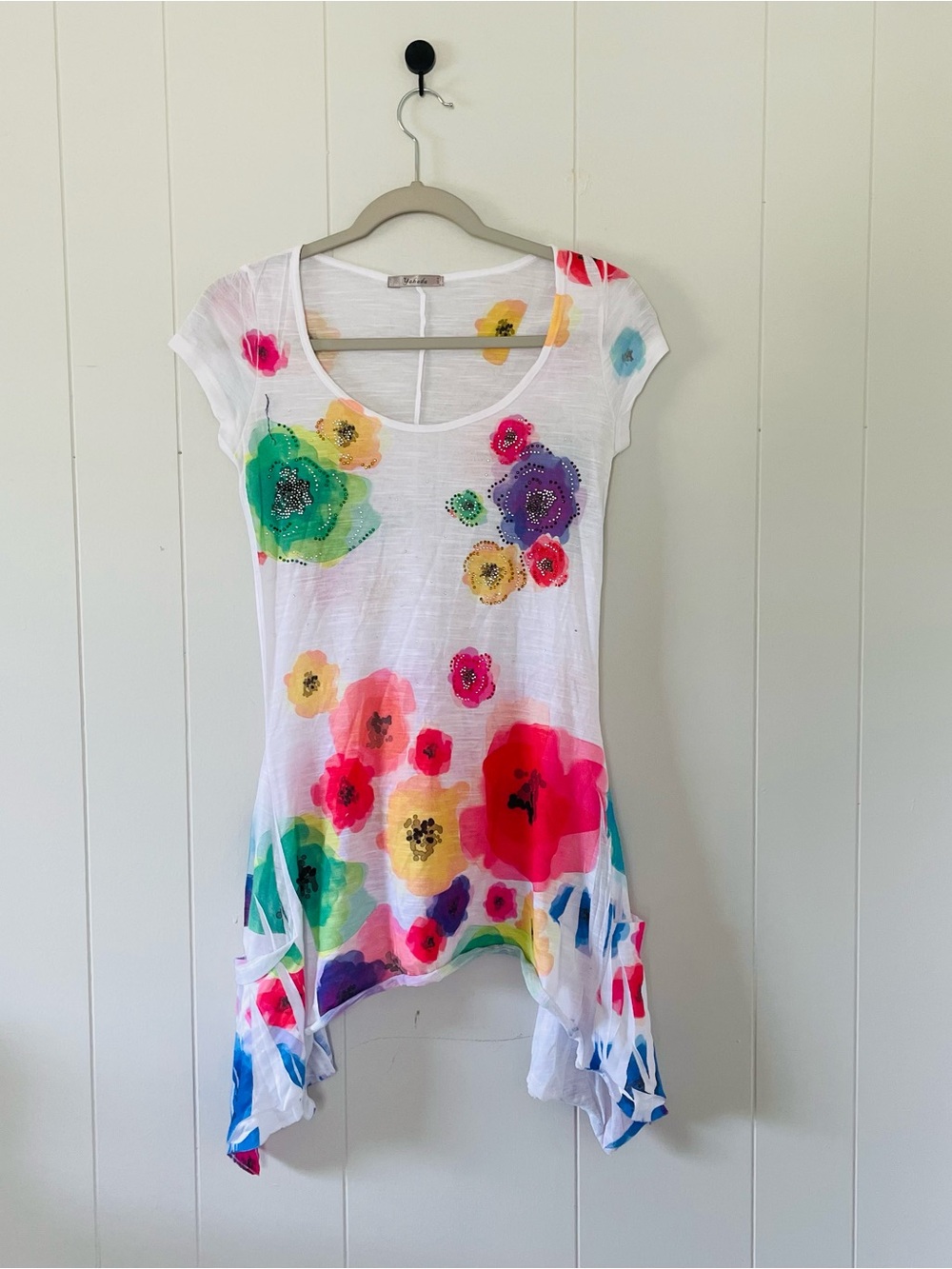 Yahada White Floral Short Sleeve Tee with Multicolor Flowers